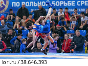 Борьба, бросок в полёте (2022 год). Редакционное фото, фотограф Роман Скосарев / Фотобанк Лори