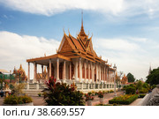 Silver pagoda in Phnom Penh (2013 год). Стоковое фото, фотограф Юлия Бабкина / Фотобанк Лори
