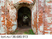 Разрушенный храм Иверской иконы Божией Матери. Деревня Лыкошино, Тверская область, Россия (2019 год). Стоковое фото, фотограф Pukhov K / Фотобанк Лори