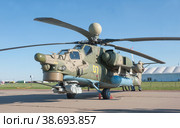 Российский учебно-боевой военный вертолет Миль Ми-28УБ «Ночной охотник» Havoc-B с номером RF-13659 на Международном авиасалоне МАКС-2019 в Жуковском, Россия, вид спереди-слева. Редакционное фото, фотограф Малышев Андрей / Фотобанк Лори