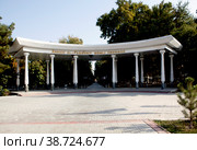 Вход в центральний парк. Фергана. Узбекистан (2022 год). Редакционное фото, фотограф Сергей Афанасьев / Фотобанк Лори