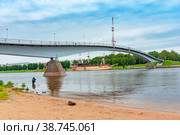 Великий Новгород. Пешеходный (Горбатый) мост через реку Волхов (2016 год). Редакционное фото, фотограф Зобков Юрий / Фотобанк Лори
