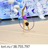 Girl competes in rhythmic gymnastics. Стоковое фото, фотограф Владимир Галкин / Фотобанк Лори