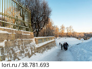 Терраса собственного садика гатчинского дворца. Карпин мост. Гатчина, Ленинградская область (2023 год). Редакционное фото, фотограф Александр Щепин / Фотобанк Лори