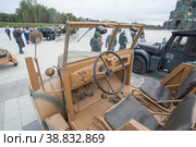 Немецкий автомобиль Феномен Гранит-1500А (Kfz.70) в парке «Патриот», фестиваль «Моторы войны», Московская область, вид на кресло водителя сверху (2020 год). Редакционное фото, фотограф Малышев Андрей / Фотобанк Лори