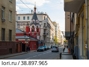 Вид на храм Воскресения Христова в Филипповском переулке в весенний день. Москва, Россия (2019 год). Редакционное фото, фотограф Pukhov K / Фотобанк Лори