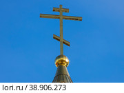 Christian cross against the blue sky. Orthodox Church (2021 год). Стоковое фото, фотограф Поликарпов Владимир Владимирович / Фотобанк Лори