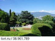 Сад на территории Ливадийского дворца в Крыму (2022 год). Редакционное фото, фотограф Natalia Sidorova / Фотобанк Лори