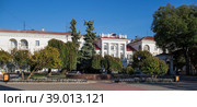 Russia, Crimea, Nakhimov Avenue in Sevastopol (2018 год). Редакционное фото, фотограф Photojuli / Фотобанк Лори