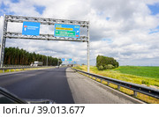 TSKAD toll road. Russian highway with signs and exits (2022 год). Редакционное фото, фотограф FotograFF / Фотобанк Лори