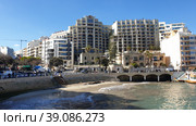 Отель "Мальта Марриотт Отель и Спа" (Malta Marriott Hotel & Spa). Город Сент-Джулианс (Сан-Джильян. St. Julian's). 39 Main Street. Залив Баллута (Balluta Bay). Средиземное море. Остров Мальта (2023 год). Редакционное фото, фотограф lana1501 / Фотобанк Лори