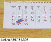 22 августа. День Государственного флага России отмечен на календаре. Стоковое фото, фотограф Татьяна Т / Фотобанк Лори