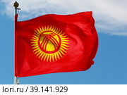 Флаг Киргизской Республики (2022 год). Редакционное фото, фотограф Александр Тарасенков / Фотобанк Лори