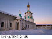 Старинная церковь Спаса Нерукотворного Образа в январские сумерки. Введенский Толгский женский монастырь. Ярославль, Золотое кольцо России (2023 год). Стоковое фото, фотограф Виктор Карасев / Фотобанк Лори