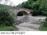 Old Dakhovsky Bridge. Made of stone. Day. Adygea, Russia (2022 год). Редакционное фото, фотограф Владимир Арсентьев / Фотобанк Лори