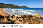 Ramla Beach пляж с розово-золотым песком. Средиземное море. Город Надур (Nadur). Остров Гоцо (Gozo). Республика Мальта (2023 год). Стоковое фото, фотограф lana1501 / Фотобанк Лори