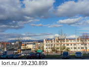 Cityscape with street and buildings. Petropavlovsk-Kamchatsky, Russia (2019 год). Редакционное фото, фотограф Виктория Кольцова / Фотобанк Лори