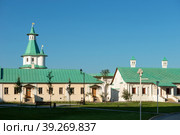 Корпус братских келий Воскресенского собора Новоиерусалимского монастыря в Истре, Московская область (2019 год). Стоковое фото, фотограф Pukhov K / Фотобанк Лори