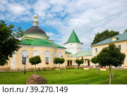 На территории Николо-Пешношского монастыря в селе Луговое Дмитровского района Московской области. Монастырь был основан в 1361 году (2019 год). Стоковое фото, фотограф Pukhov K / Фотобанк Лори