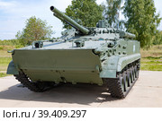 ALABINO, RUSSIA - AUGUST 19, 2022: BMP-3 infantry fighting vehicle on a sunny August day. Front view. Редакционное фото, фотограф Виктор Карасев / Фотобанк Лори