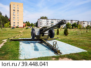 Артиллерийское орудие - 122мм гаубица Д-30. Бульвар Победы, парк военной техники. Город Ступино, Московкая область. (2018 год). Редакционное фото, фотограф Владимир Устенко / Фотобанк Лори