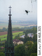 A fly and raindrops on a window in Bojnice Castle (Slovakia) on a rainy day. Стоковое фото, фотограф Елена  Попкова / Фотобанк Лори