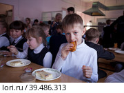 Школьная столовая (2017 год). Редакционное фото, фотограф Оксана Лычева / Фотобанк Лори