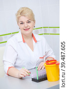 Blood medical test or research. portrait ow medicine worker in laboratory. Стоковое фото, фотограф Дмитрий Калиновский / Фотобанк Лори