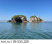 Старый маяк на мысе Назимова осенью. Россия, Приморский край (2022 год). Стоковое фото, фотограф Овчинникова Ирина / Фотобанк Лори