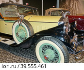 Автомобиль "Pierce-Arrow Mod. 81 Roadster", 1928 г., 6-цилиндровый, 75 л.с., США. В октябре 1917 года на такой машине Керенский сбежал из Зимнего дворца. Музей автомобильной техники. Верхняя Пышма, Россия, сентябрь 2020. Редакционное фото, фотограф Сергей Елизарьев / Фотобанк Лори