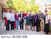 group portrait of senior people with geriatric nurse. Стоковое фото, фотограф Benis Arapovic / PantherMedia / Фотобанк Лори