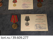 Ордена и медали фотографа Виктора Тёмина в Балашихинском краеведческом музее (2023 год). Редакционное фото, фотограф Дмитрий Неумоин / Фотобанк Лори