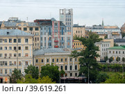 Дом Моссельпрома (Доходный дом А. Титова) Калашный переулок, 2/10. Вид со стороны улицы Новый Арбат. Москва. Россия (2018 год). Стоковое фото, фотограф Pukhov K / Фотобанк Лори
