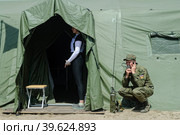 Cadet holds a radio station and communicates (2016 год). Редакционное фото, фотограф Сергей Буторин / Фотобанк Лори