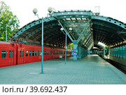 Railroad station in Domodedovo airport (2010 год). Редакционное фото, фотограф Сергей Буторин / Фотобанк Лори