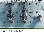 Anchors of cruiser Aurora. Saint-Petersburg, Russia (2006 год). Редакционное фото, фотограф Сергей Буторин / Фотобанк Лори