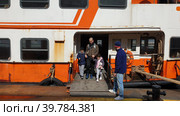 Паромная пристань Касильяс (Cacilhas ferries terminal). Алмада, Сетубал, Португалия (2023 год). Редакционное фото, фотограф lana1501 / Фотобанк Лори