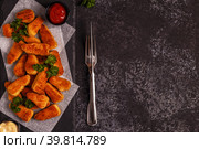 Chicken naggets with sauces on dark background. Стоковое фото, фотограф Татьяна  Бральнина / Фотобанк Лори