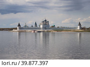 Свято-Троице-Макарьево-Желтоводский монастырь.Вид с  Волги.  Нижегородская область. Россия. (2022 год). Редакционное фото, фотограф Мария Фетисова / Фотобанк Лори