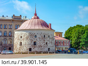 Vyborg, an old Round tower on the Market square (2019 год). Редакционное фото, фотограф Ольга Остроухова / Фотобанк Лори