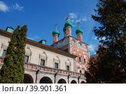 Церковь Преподобного Сергия Радонежского с трапезной. Высоко-Петровский монастырь. Улица Петровка, 28, строение 9. Тверской район. Город Москва (2010 год). Стоковое фото, фотограф lana1501 / Фотобанк Лори