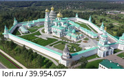 Drone view of the Resurrection New Jerusalem Stavropigial Monastery in the city of Istra, Russia. Стоковое видео, видеограф Яков Филимонов / Фотобанк Лори