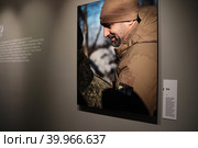 Фотовыставка Владимира Соловьева  "За лентой" на Мосфильме, Артём Жога (2023 год). Редакционное фото, фотограф Дмитрий Неумоин / Фотобанк Лори
