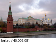 The Grand Kremlin Palace, the Blagoveshchenskaya and Vodovzvodnaya Towers of the Kremlin Wall and the ensemble of the Kremlin Cathedral Square from the embankment of the Moskva River, Moscow, Russia. Стоковое фото, фотограф Ula Ulachka / Фотобанк Лори