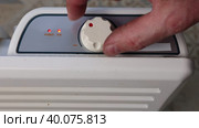 Reducing power of convective heater by turning thermostat dial. Стоковое видео, видеограф Владимир Григорьев / Фотобанк Лори