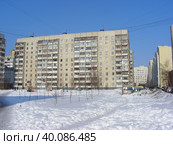 Десятиэтажный трёхподъездный панельный жилой дом серии 111-121-043. Построен в 1990 году. Улица Свердлова, 47. Город Балашиха. Московская область (2012 год). Стоковое фото, фотограф lana1501 / Фотобанк Лори