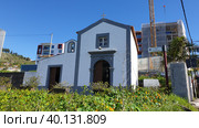 Chapel Of Our Lady of Amparo (Capela de Nossa Senhora do Amparo). Город Фуншал, Мадейра, Португалия (2023 год). Редакционное фото, фотограф lana1501 / Фотобанк Лори