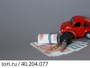 Автокредит. Покупка и аренда автомобиля. Красная машина, деньги и ключи от машины на сером фоне. Концепция покупки и страхования транспортного средства. Стоковое фото, фотограф Photojuli / Фотобанк Лори