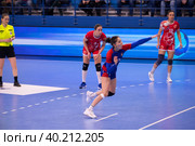 Альбина Мурзалиева (17) в  гандбольном матче предварительного этапа Olimpbet Суперлиги 2022/23 между женскими командами ЦСКА (Москва. Россия) и «Астраханочка» (Астрахань. Россия). Стадион «Динамо» (2023 год). Редакционное фото, фотограф Pukhov K / Фотобанк Лори