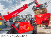 Agriculture wheel loader. Tyumen. Russia (2014 год). Редакционное фото, фотограф Сергей Буторин / Фотобанк Лори
